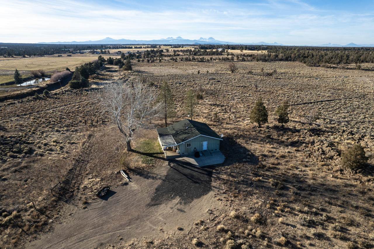 24360 Dodds Road, Bend, OR 97701 (MLS 220174242) Team Birtola High Desert Realty