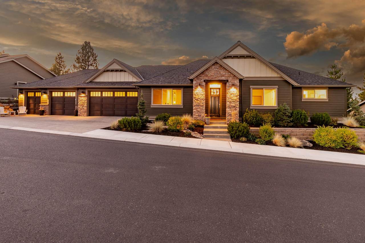 2556 Pine Terrrace Drive - Photo 1