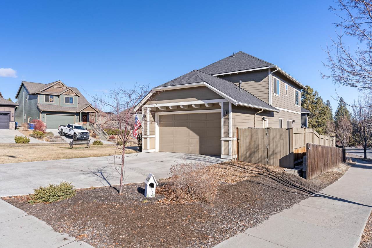 60986 SE Geary Drive, Bend, OR 97702 (MLS 220177055) West + Main Homes