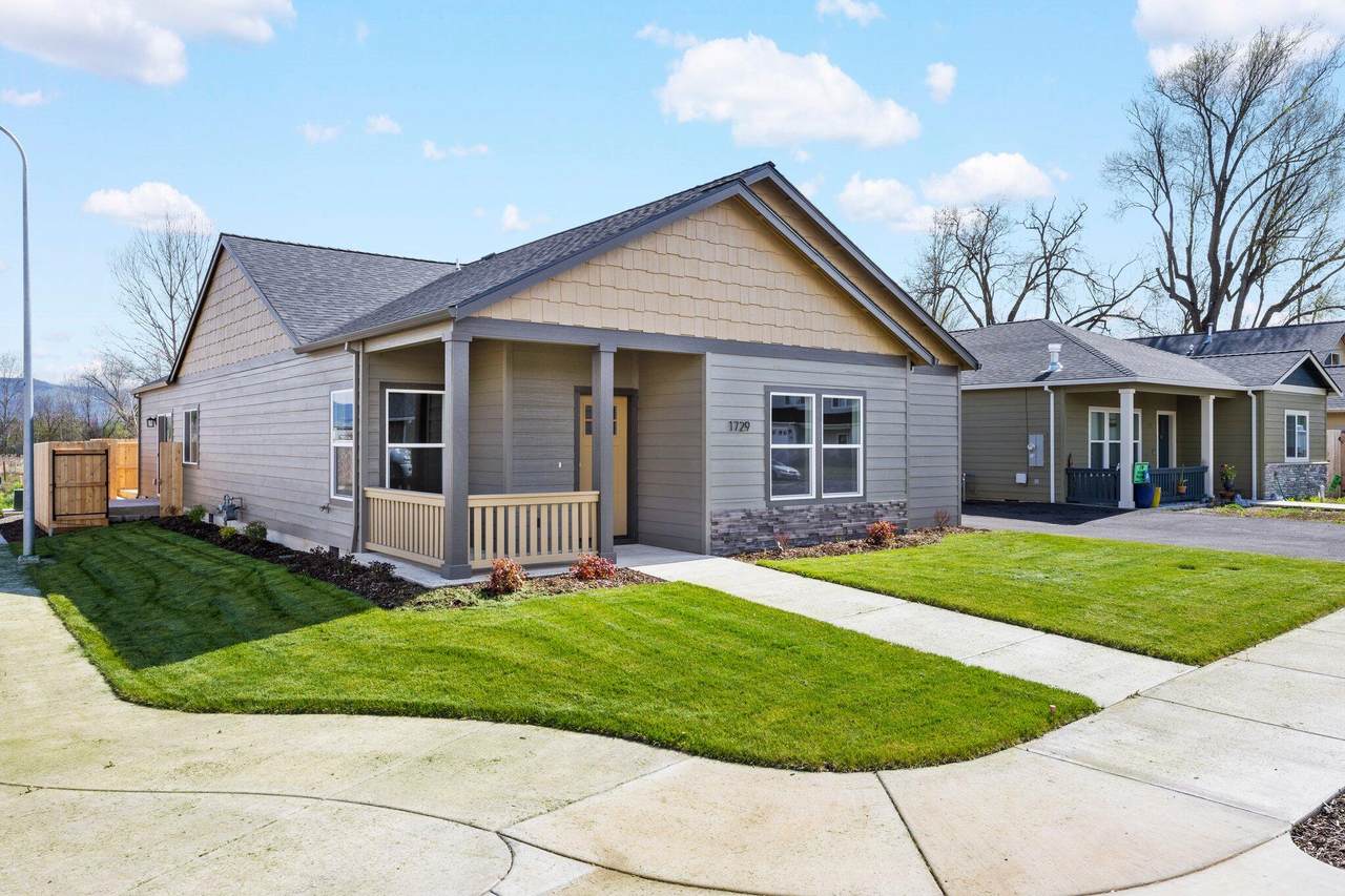 1729 Thomas Road - Photo 1