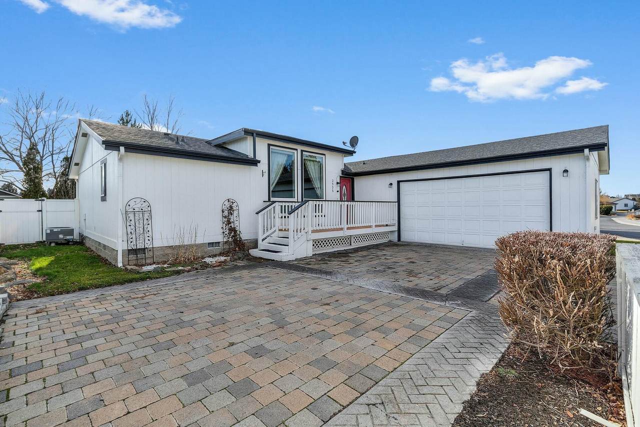 2506 Mariposa Loop - Photo 1