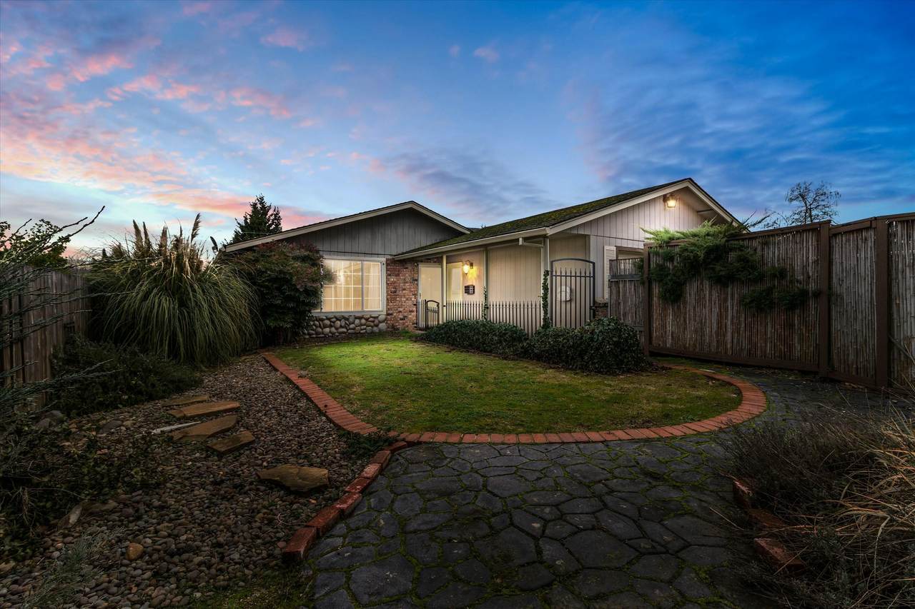 1654 Valley View Drive - Photo 1