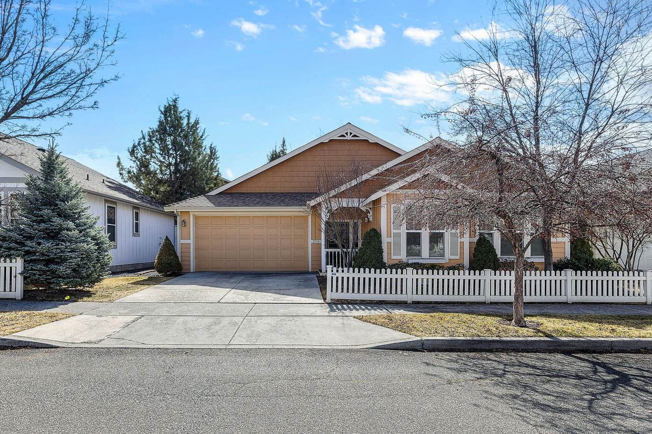 2574 Robinson Street - Photo 1