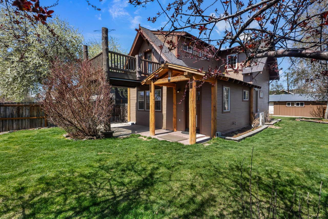 106 Colorado Avenue - Photo 1