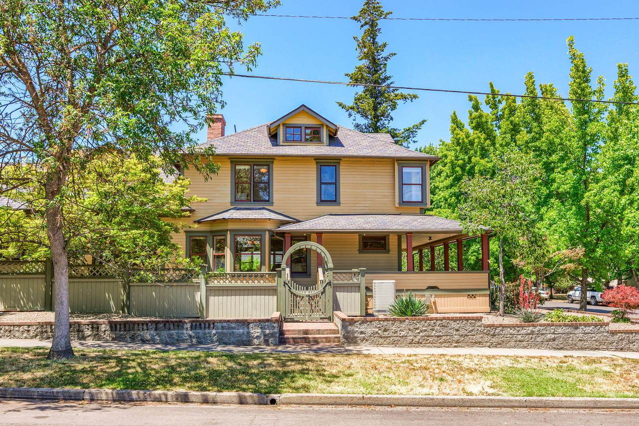 586 B Street - Photo 1