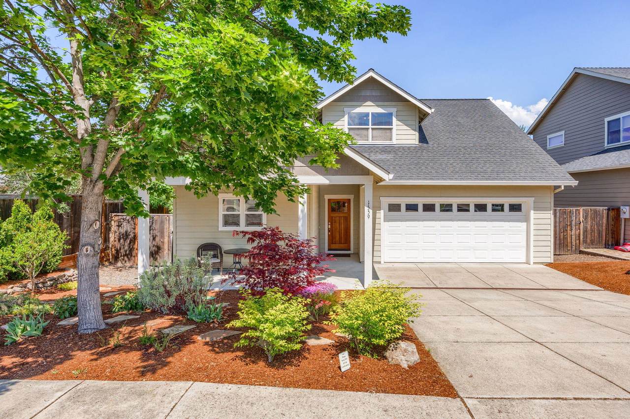 1559 Lithia Way - Photo 1