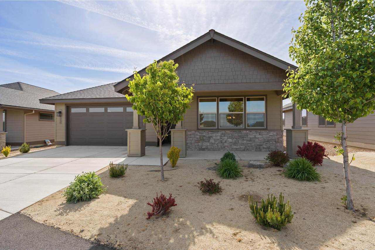 2528 Redwood Circle - Photo 1