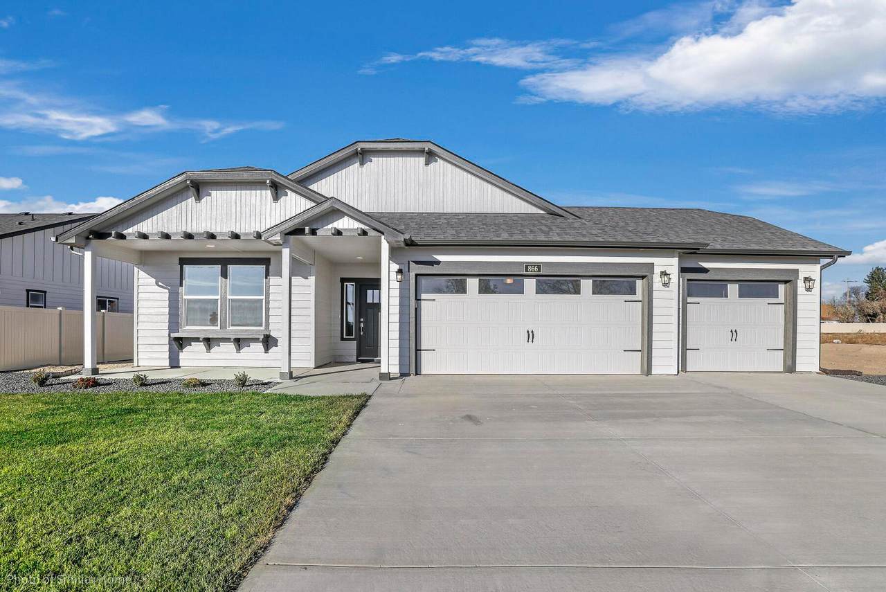3056 Umpqua Drive - Photo 1