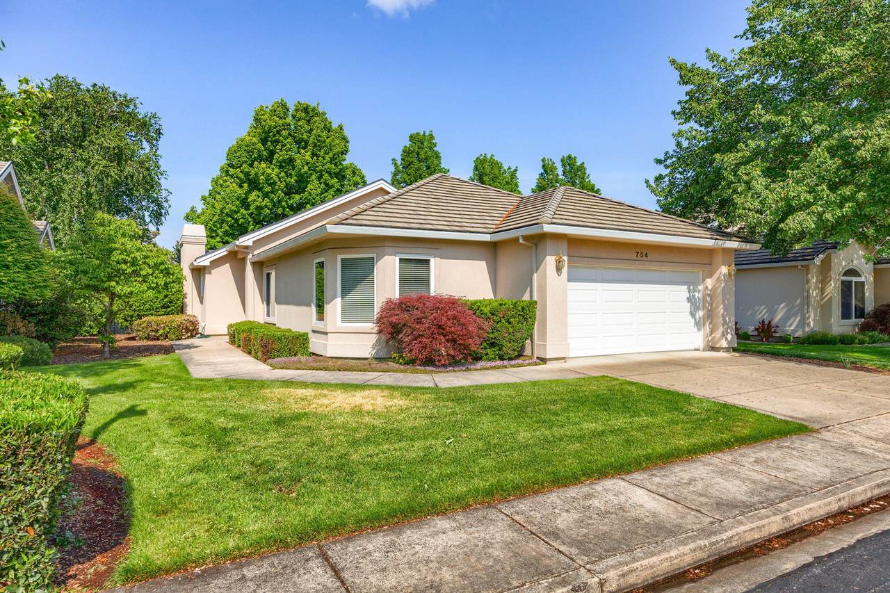 754 Fernwood Drive - Photo 1