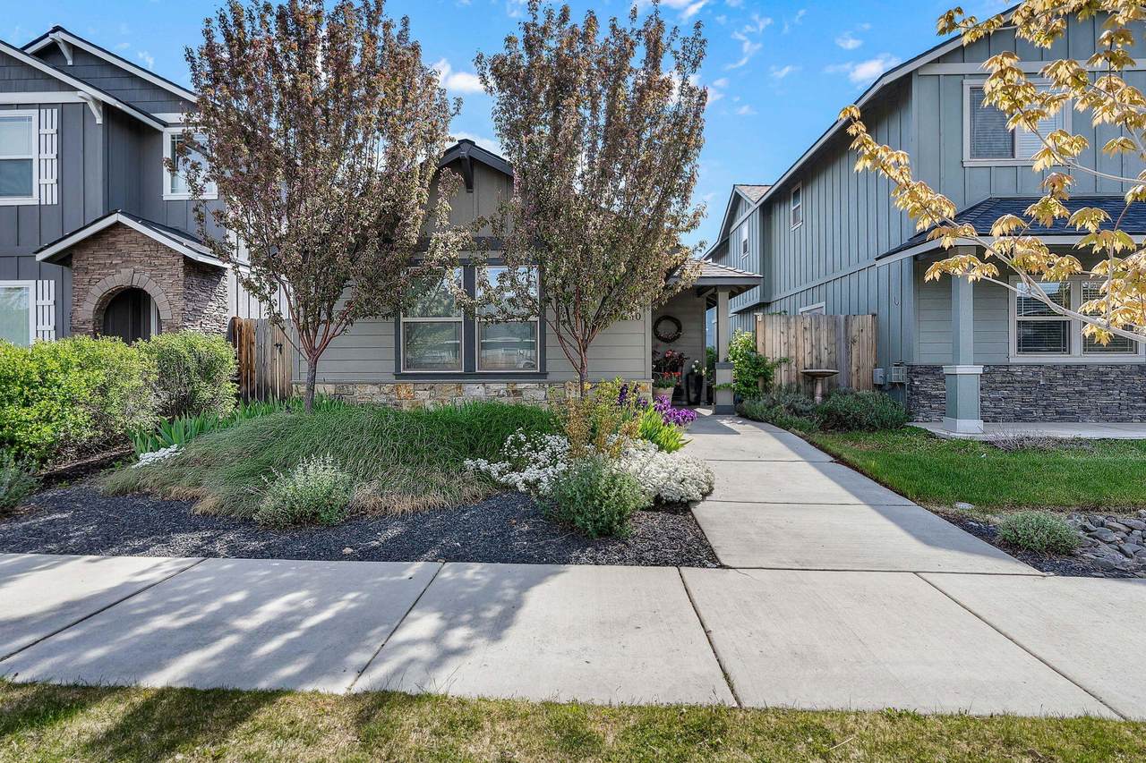 240 30th Street - Photo 1