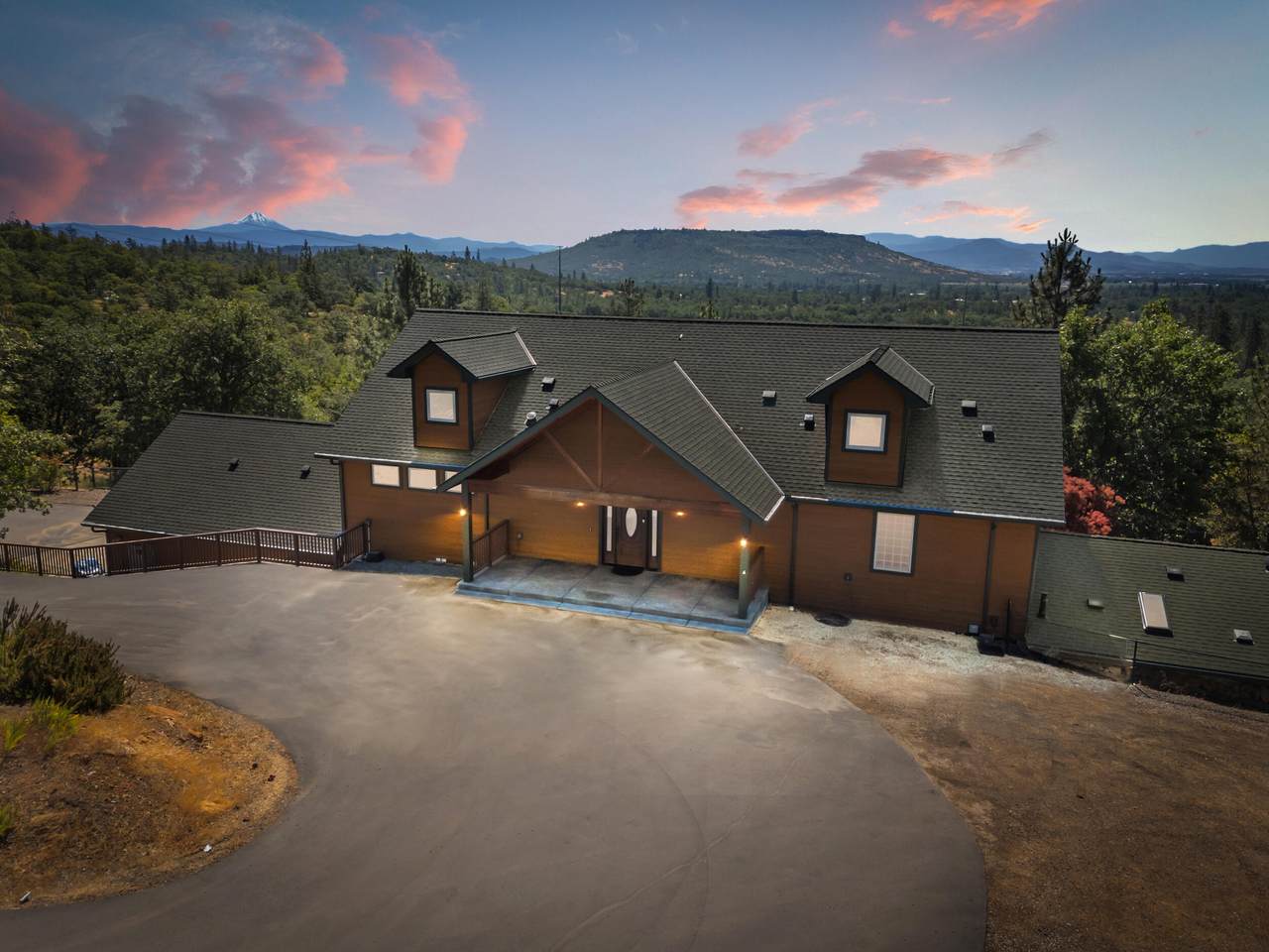 207 Crossway Drive - Photo 1
