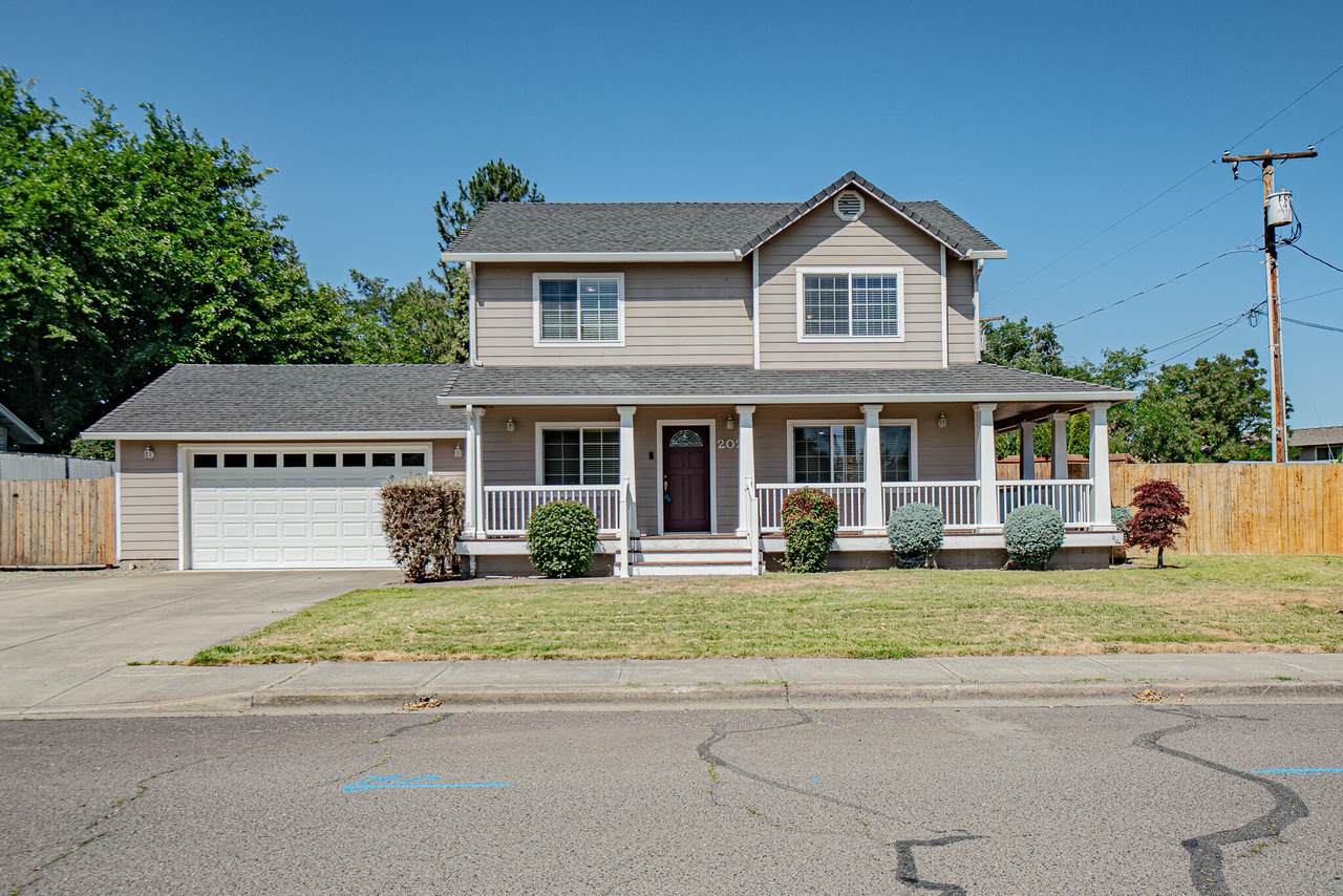 202 Glenn Way - Photo 1