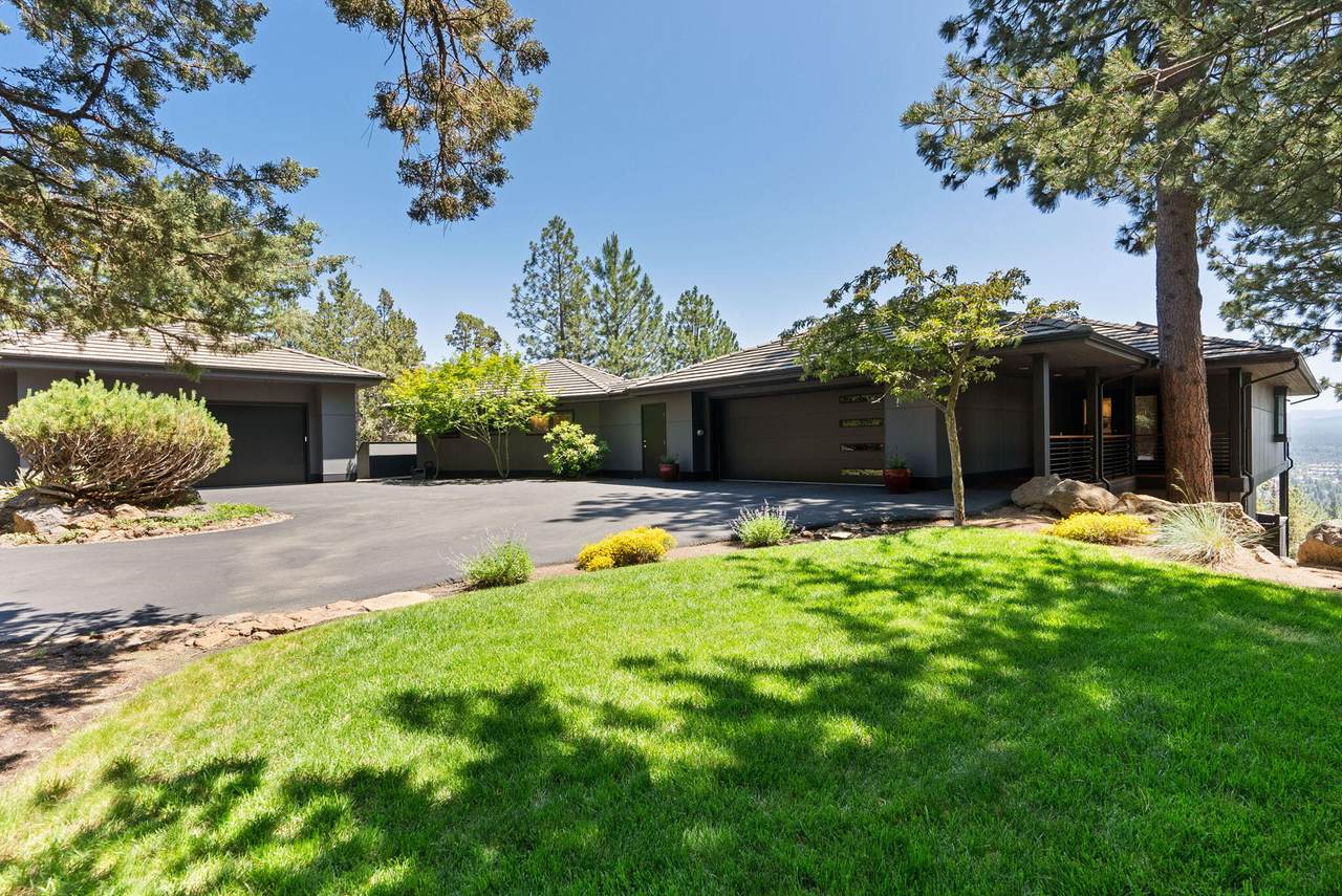 1627 Summit Drive - Photo 1