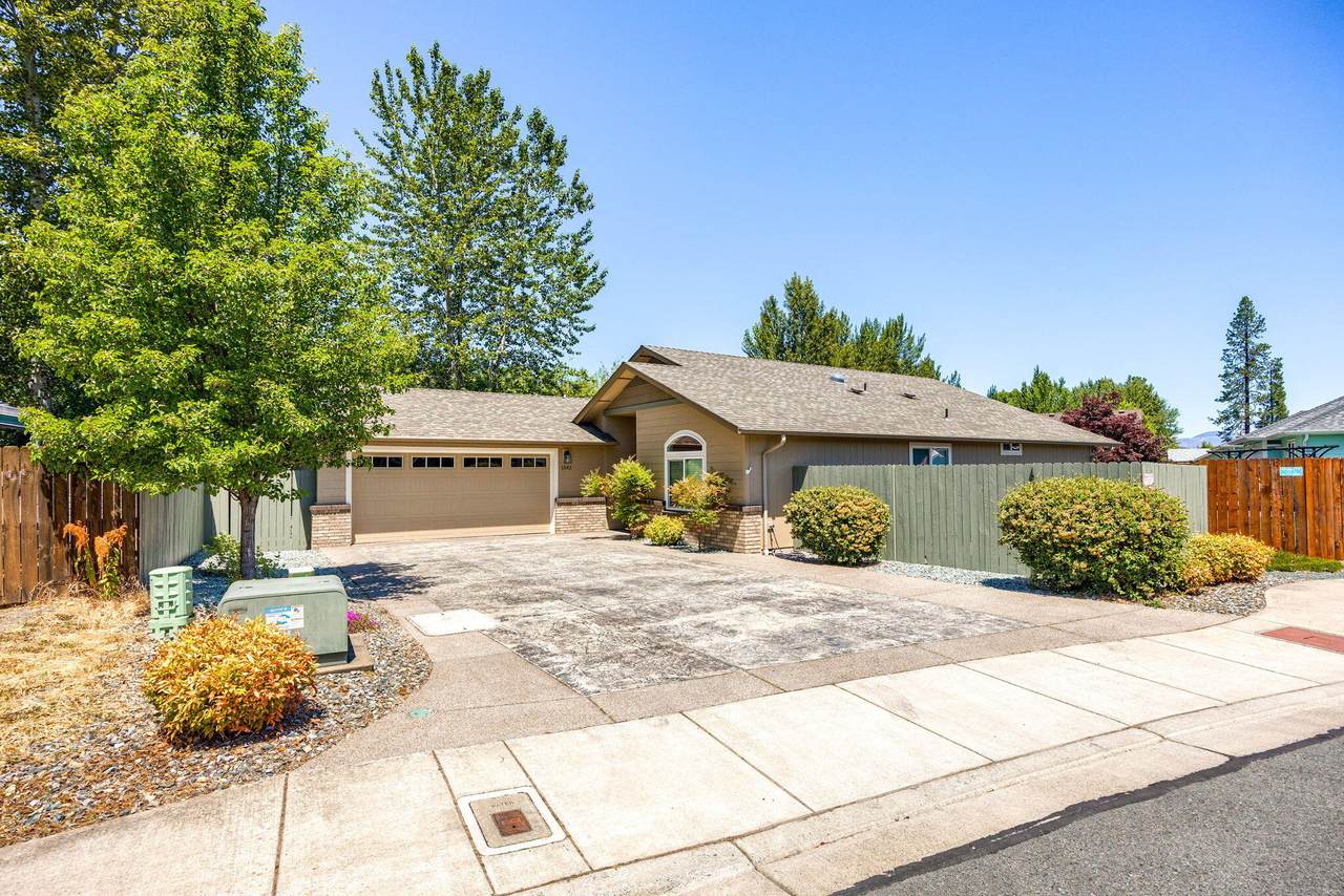 1542 Yucca Drive - Photo 1