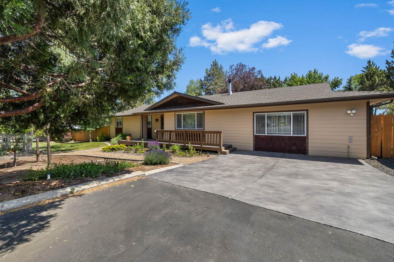 3310 Yew Avenue - Photo 1