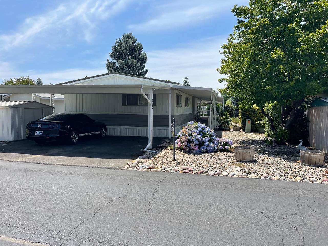 260 Lakeview Drive - Photo 1