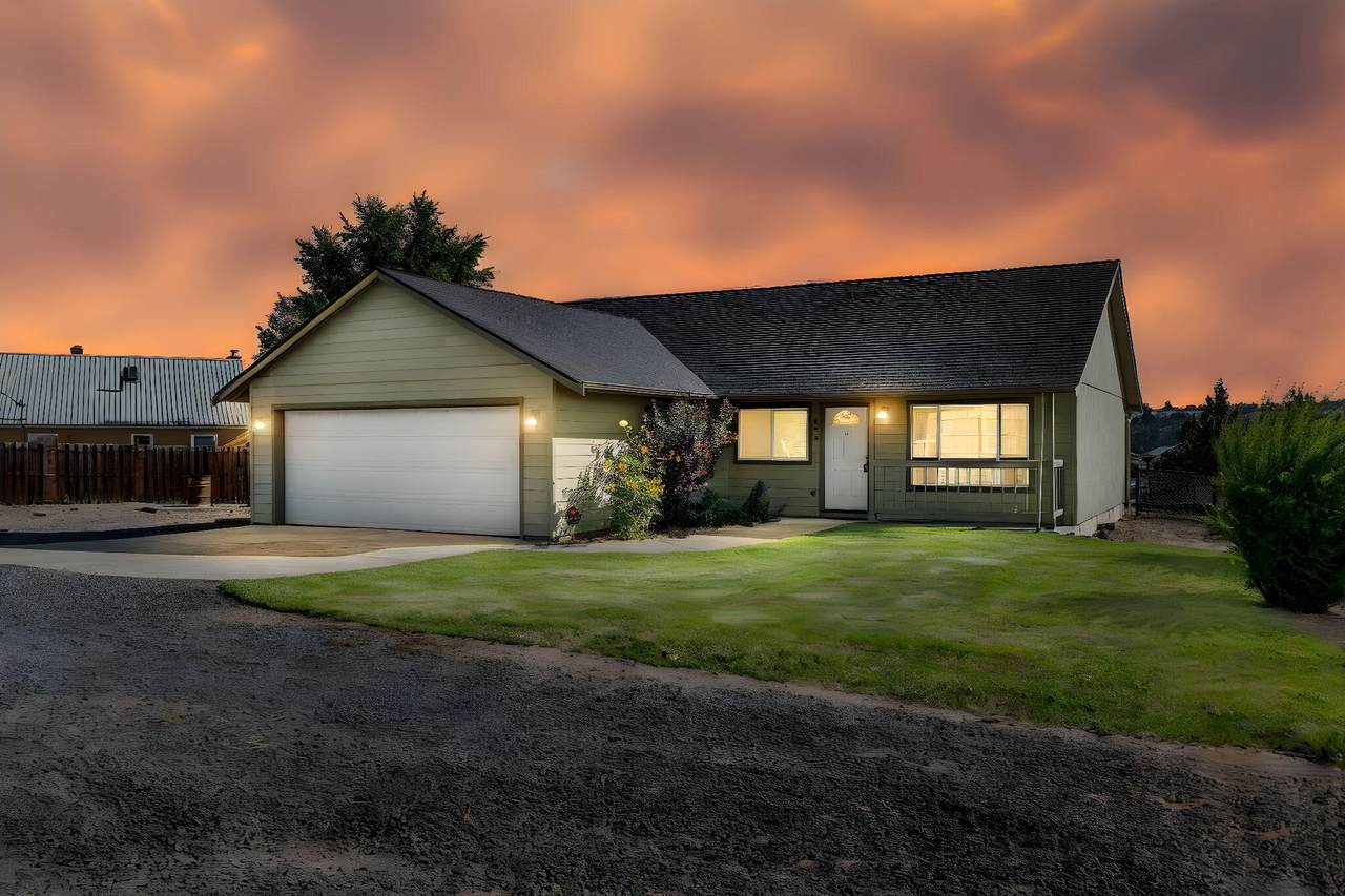 639 10th Street - Photo 1