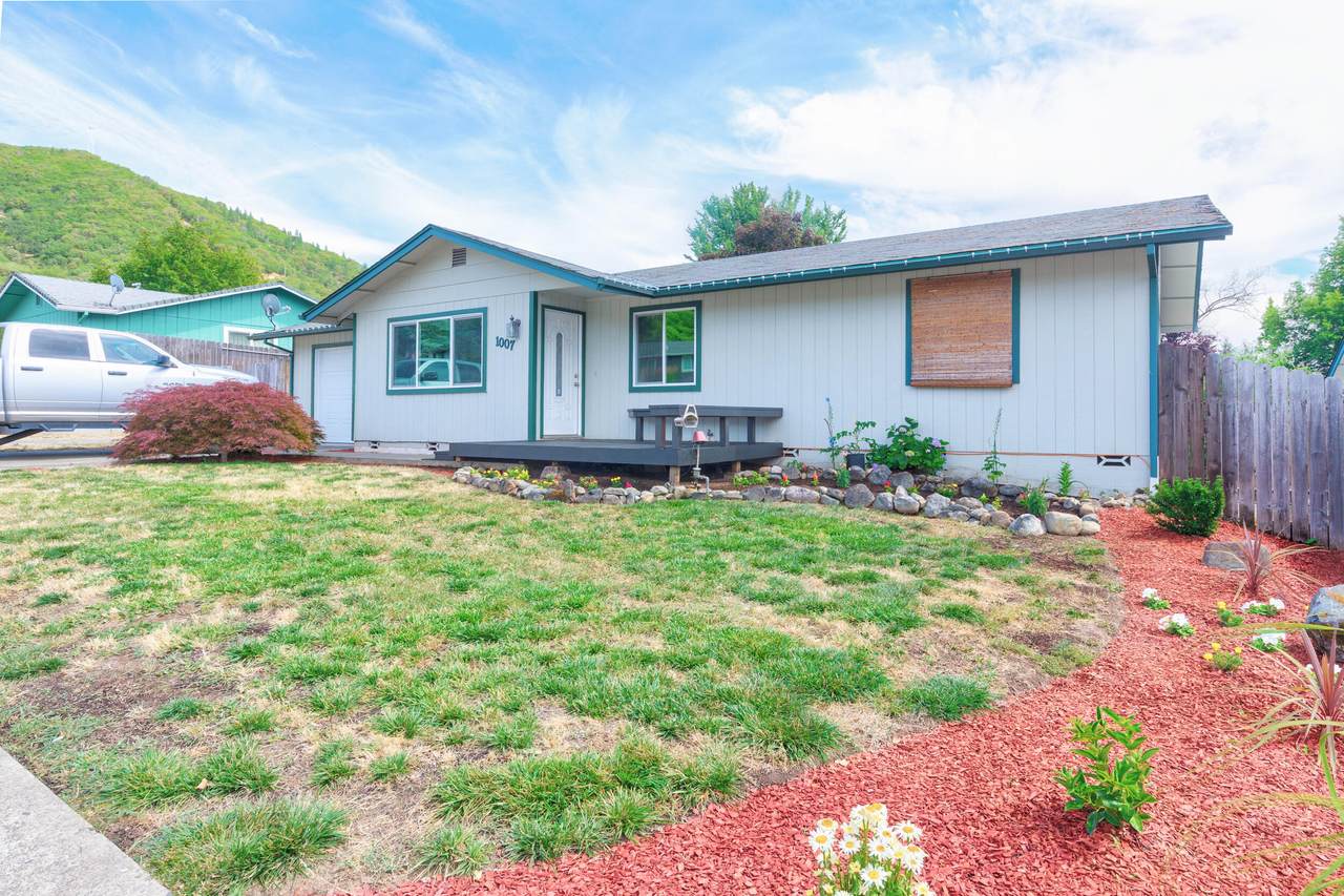 1007 Primrose Place - Photo 1