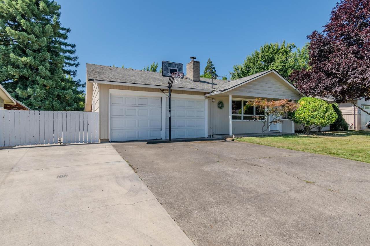 104 Windsor Way - Photo 1