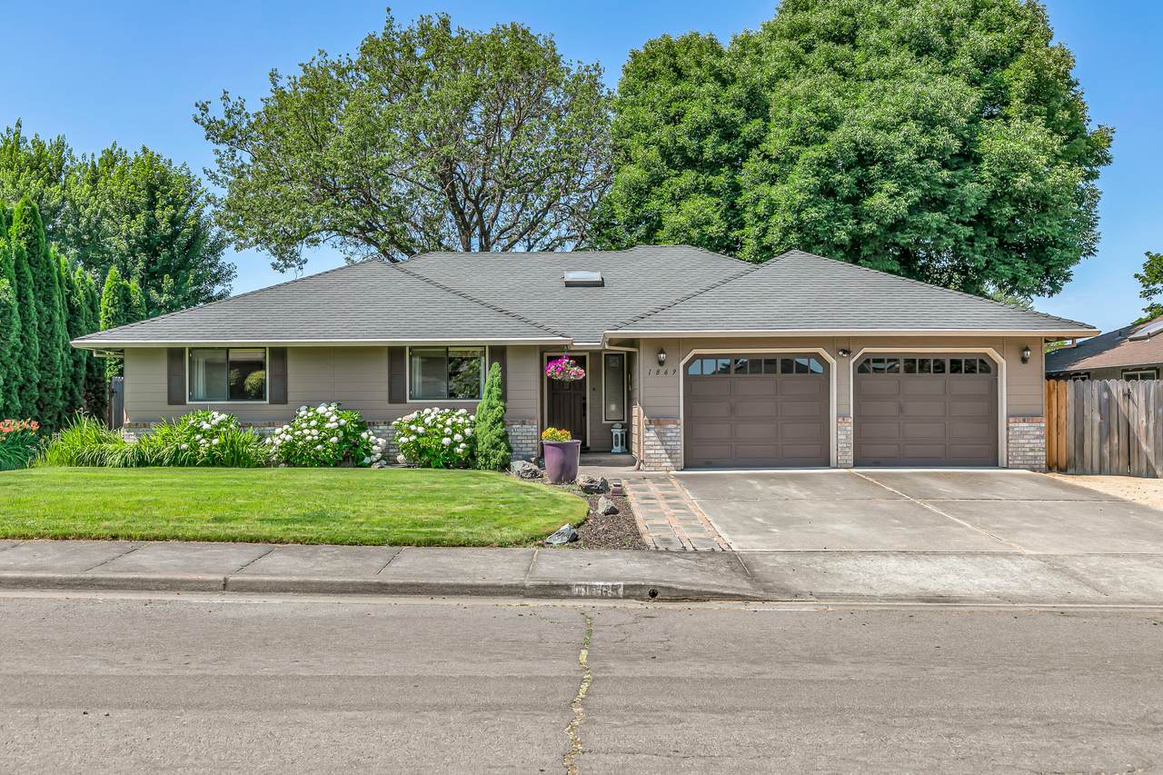 1869 Canyon Avenue - Photo 1