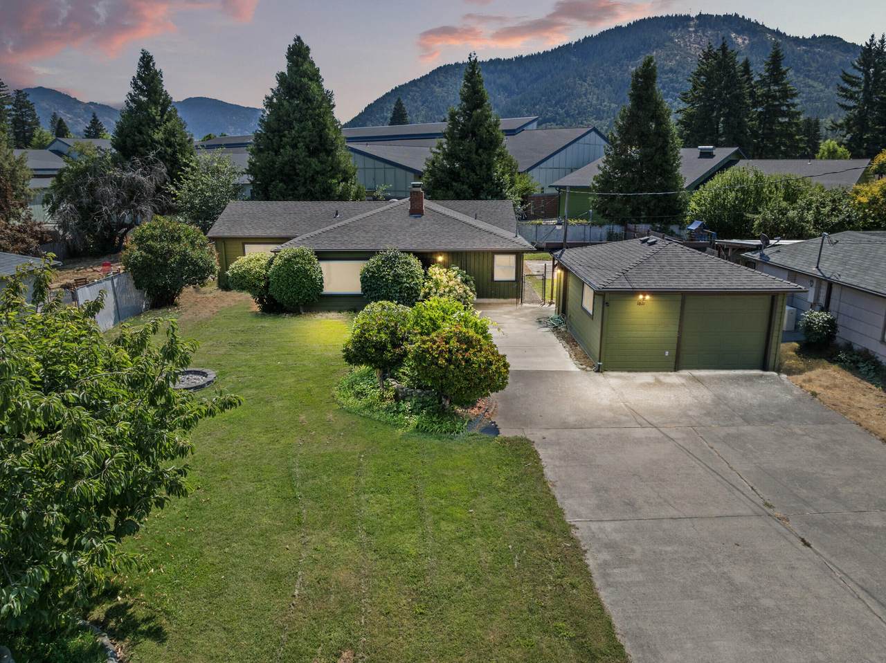 1611 Cloverlawn Drive - Photo 1