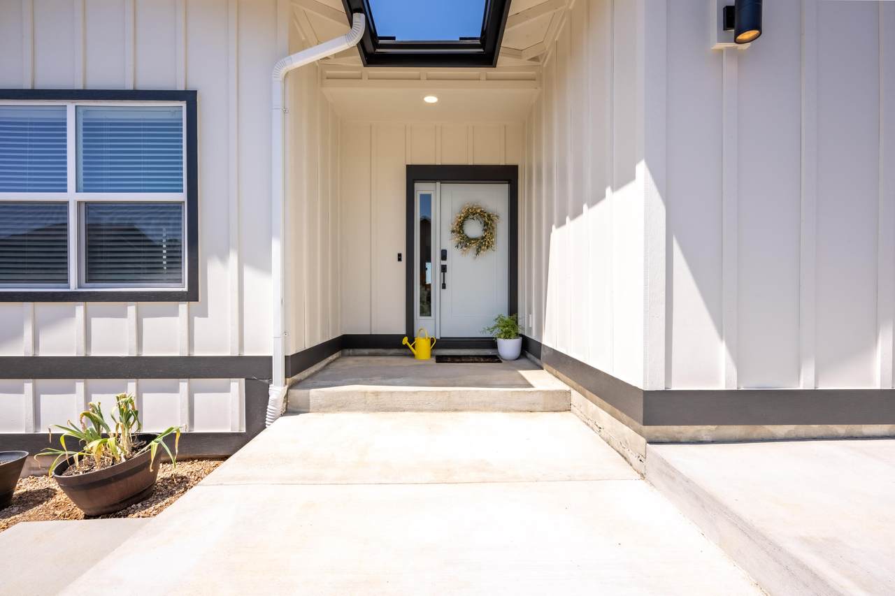 1026 Balsamroot Lane - Photo 1