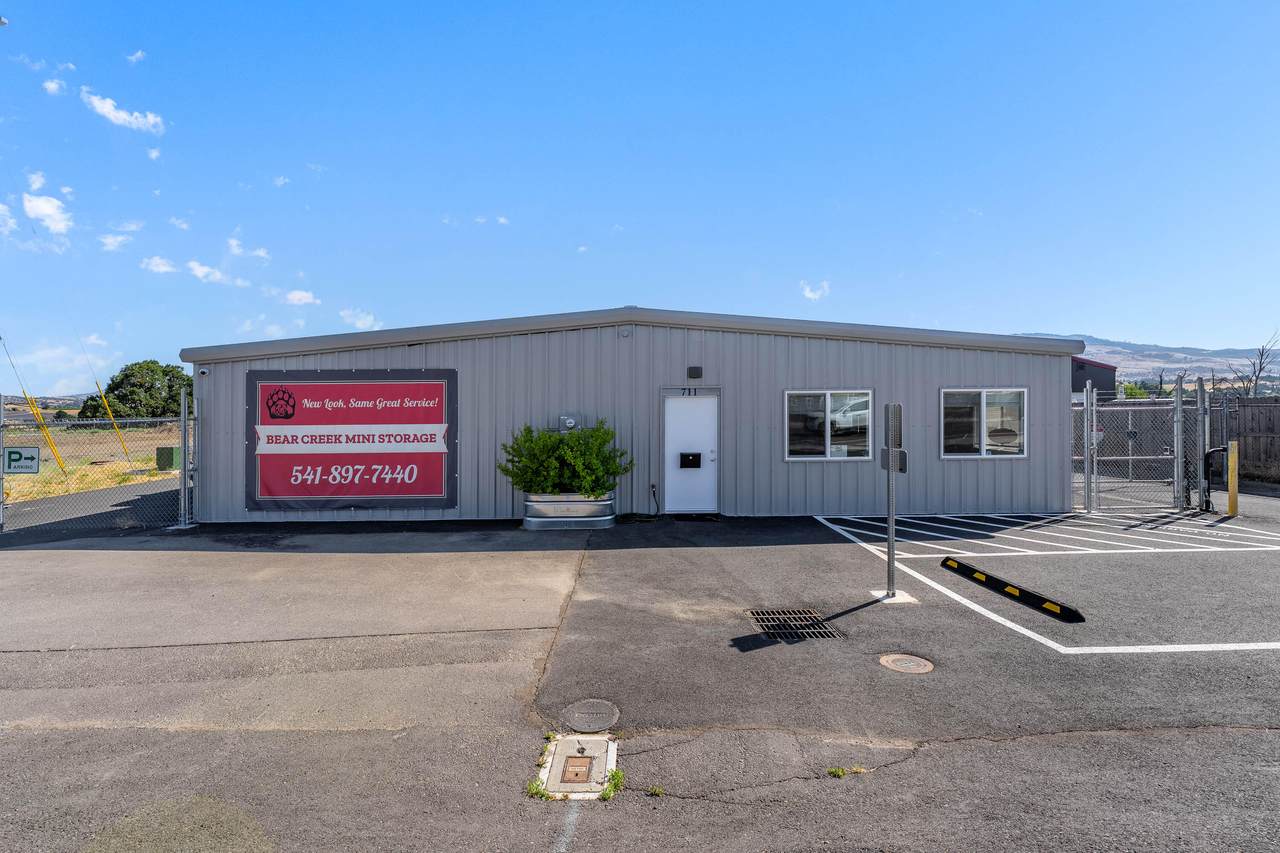 711 Pacific Highway - Photo 1