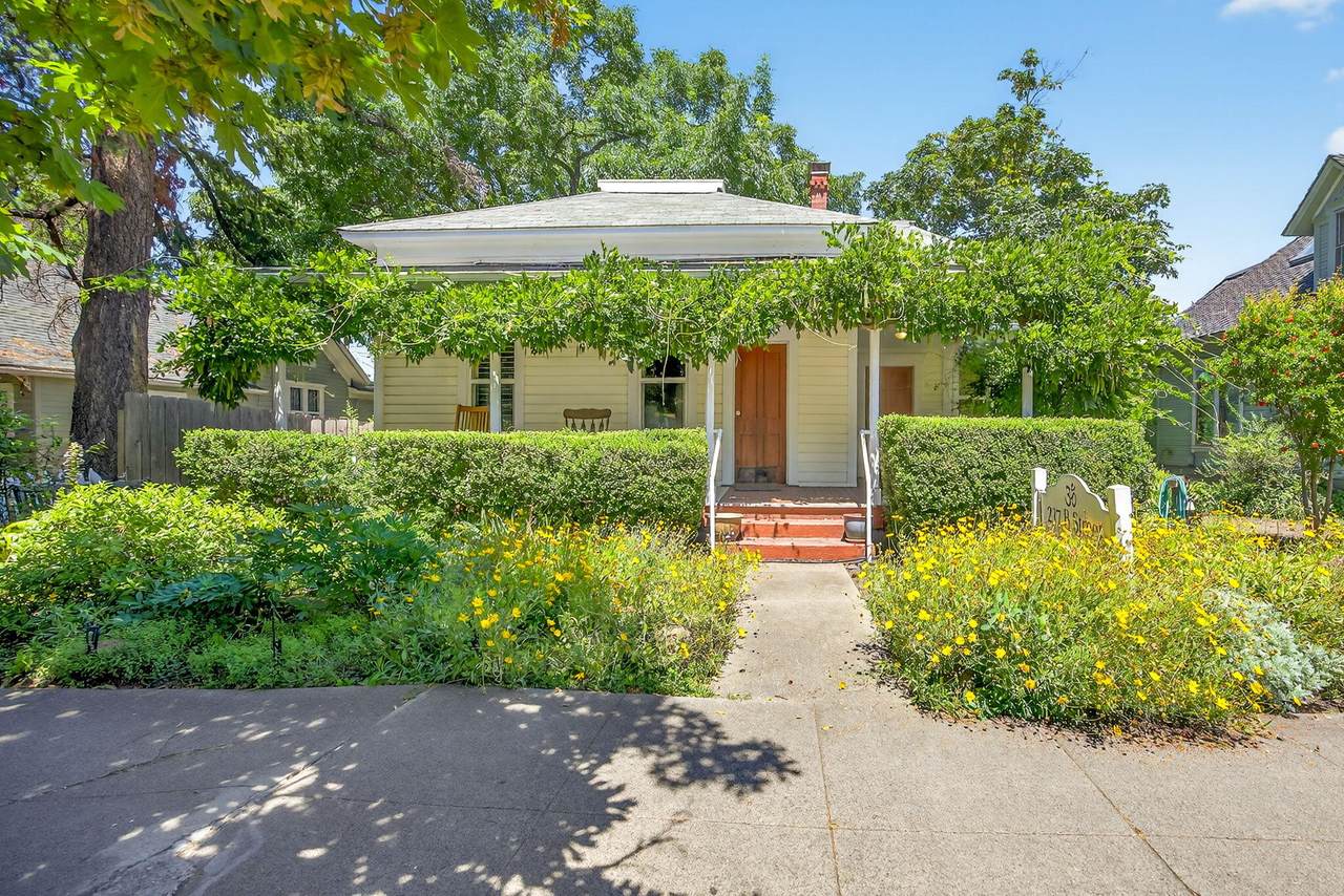 237 B Street - Photo 1