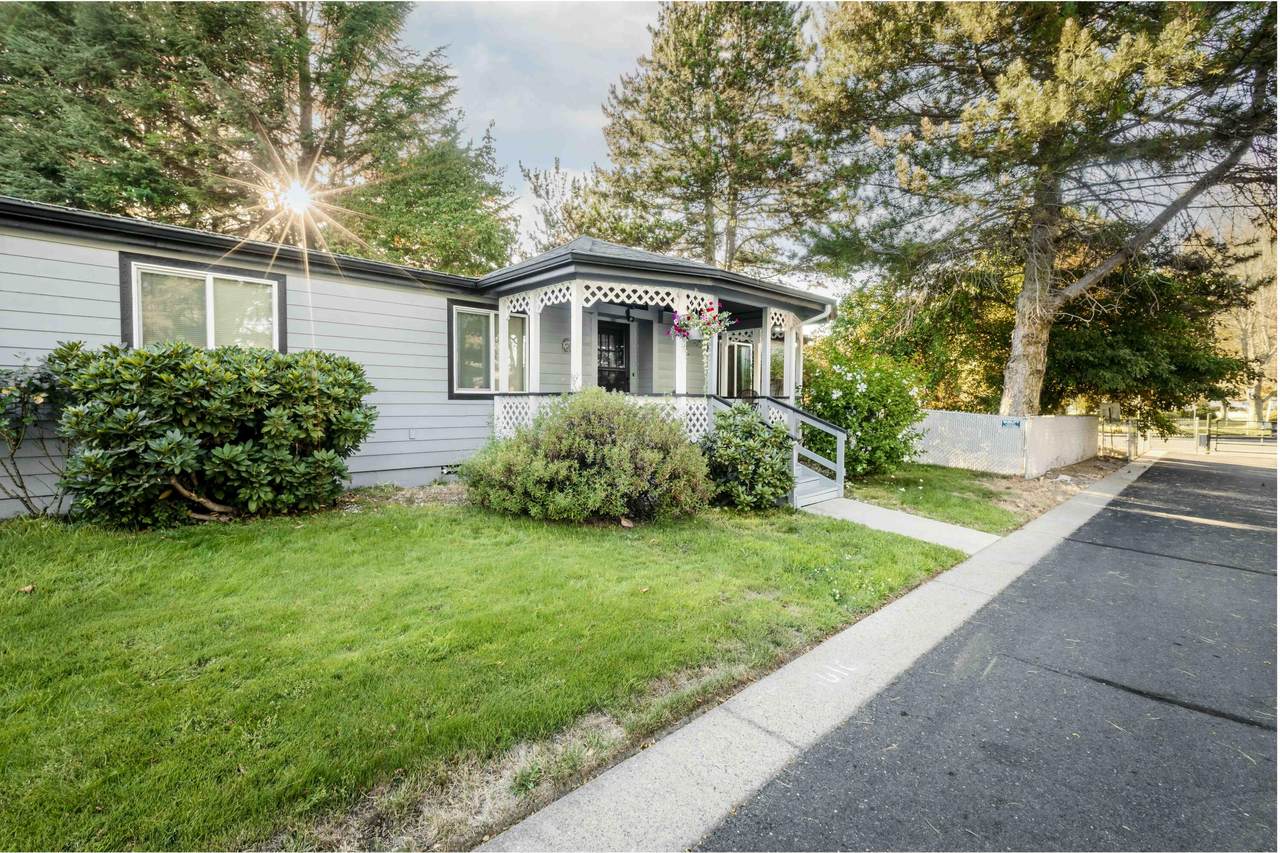 1010 Hemlock Lane - Photo 1