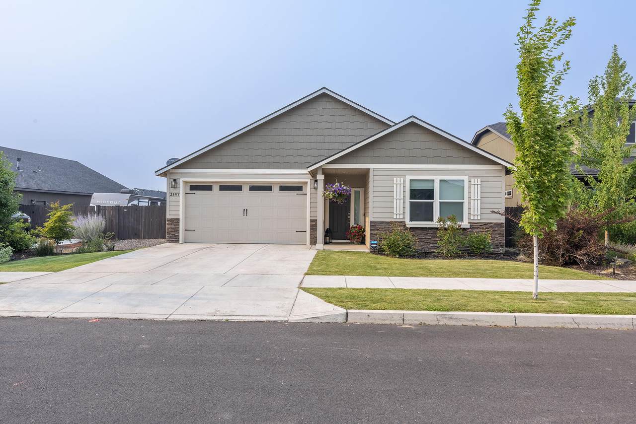 2557 Glen Oak Avenue - Photo 1