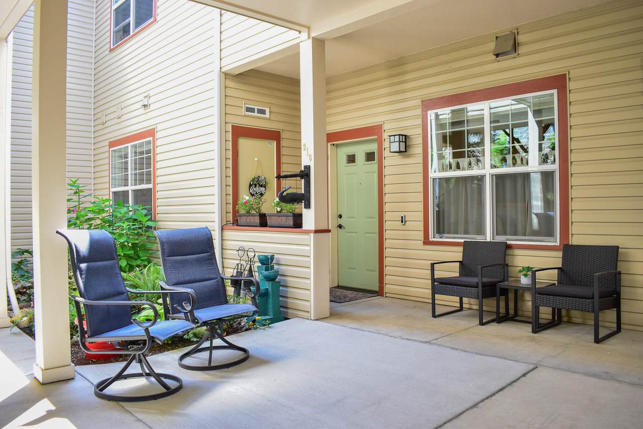 910 Mountain Meadows Circle - Photo 1
