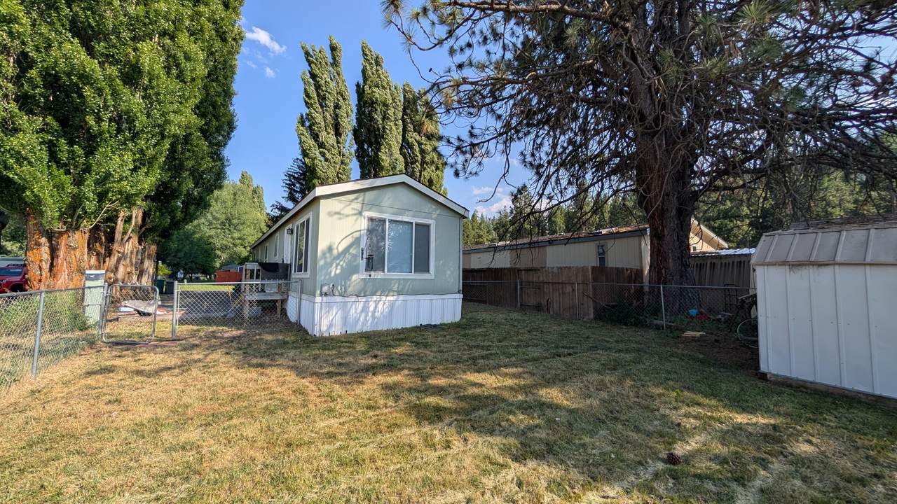 4000 Round Lake Road - Photo 1