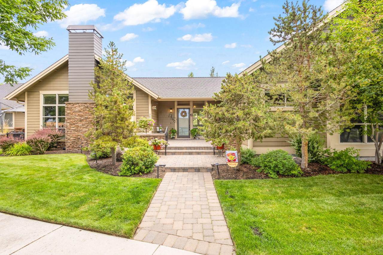 301 Larkspur Drive - Photo 1