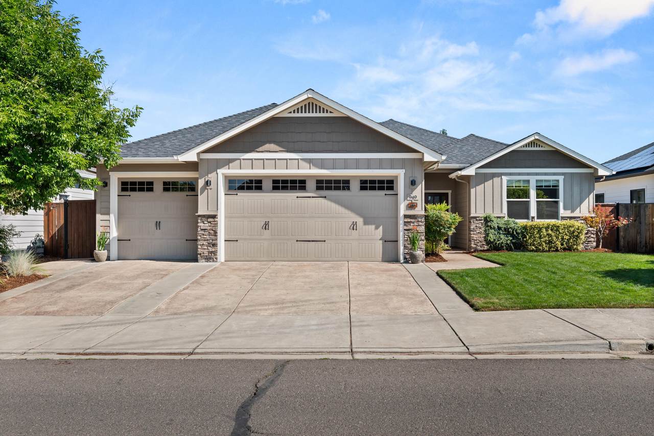 949 Arrowhead Trail - Photo 1