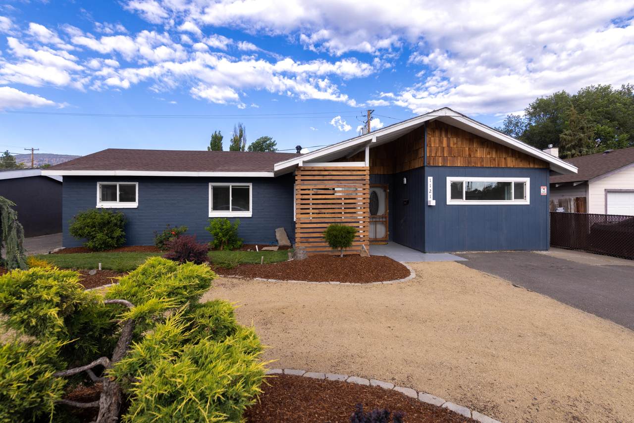 1121 Washburn Way - Photo 1