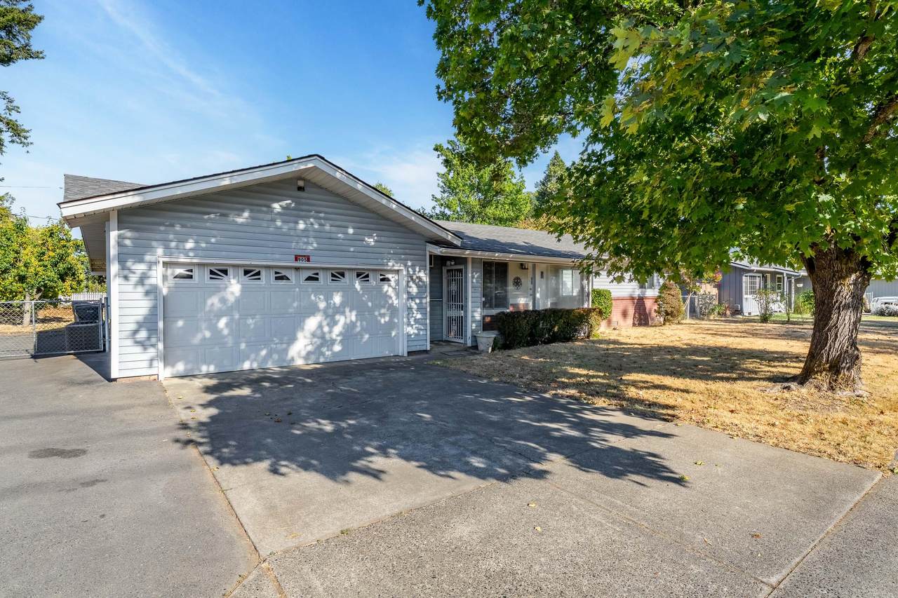 905 Fern Street - Photo 1