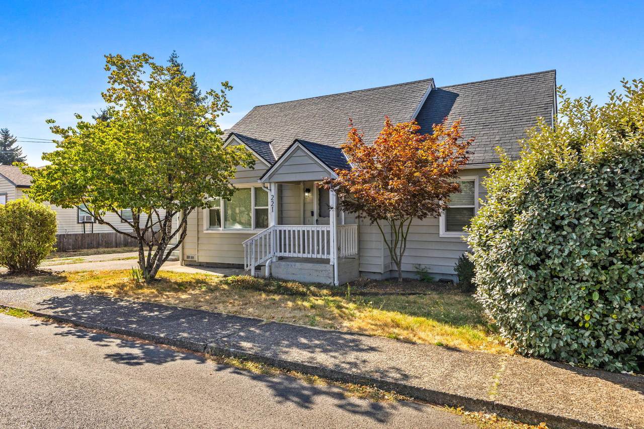 221 Rainbow Avenue - Photo 1