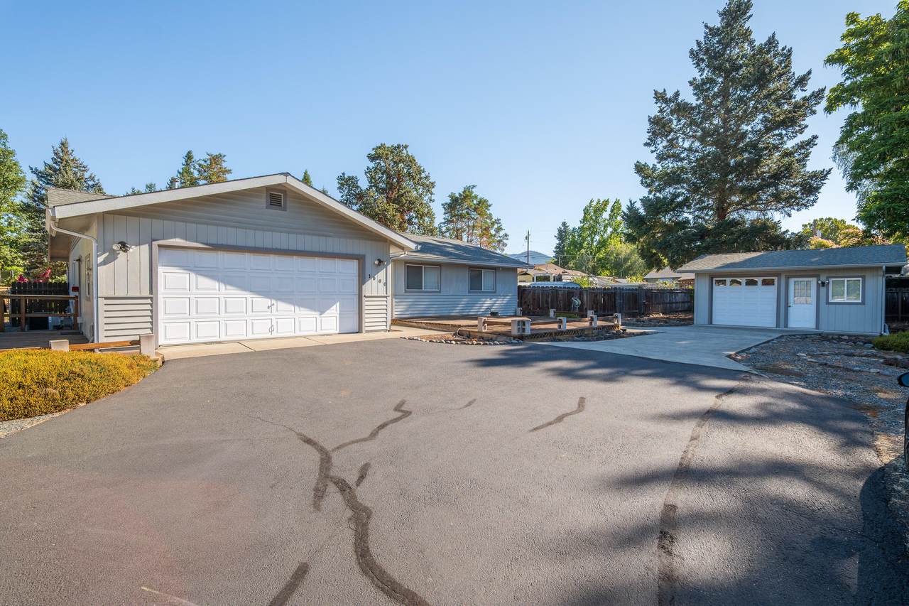 1060 Oriole Street - Photo 1