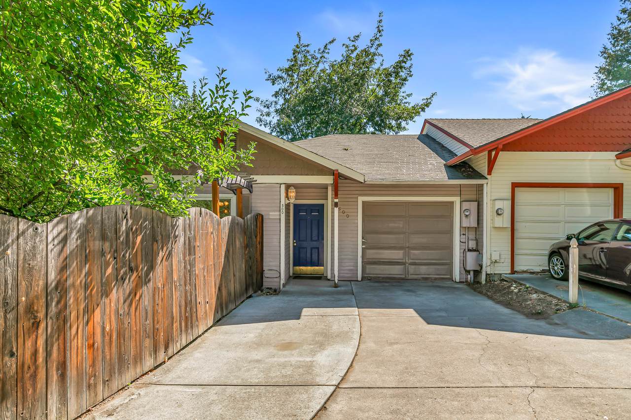 500 Poplar Place - Photo 1