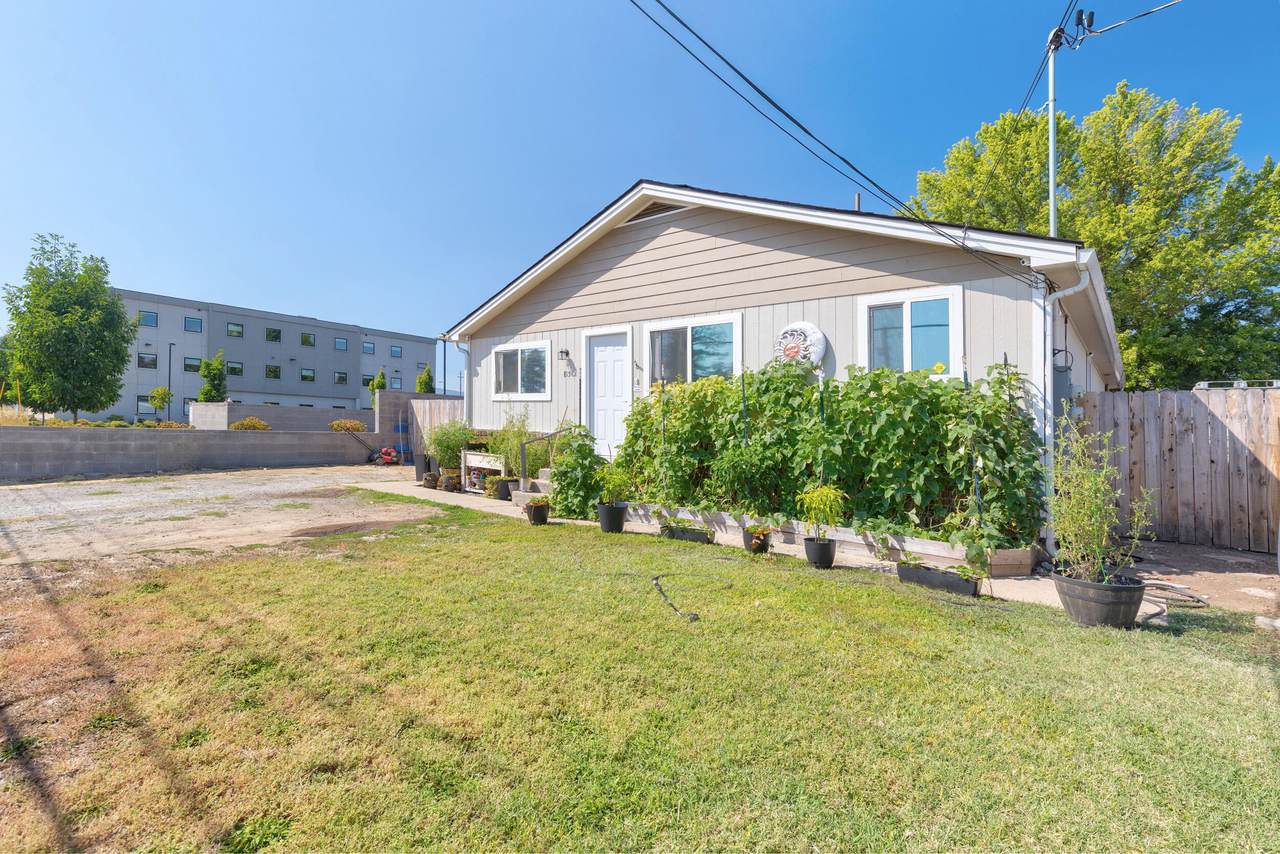 815 Niantic Street - Photo 1