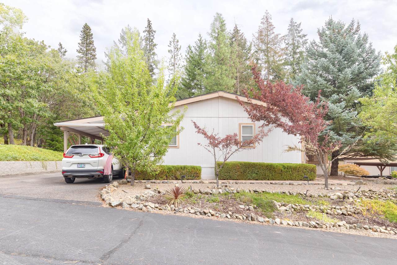 5648 Foothill Boulevard - Photo 1