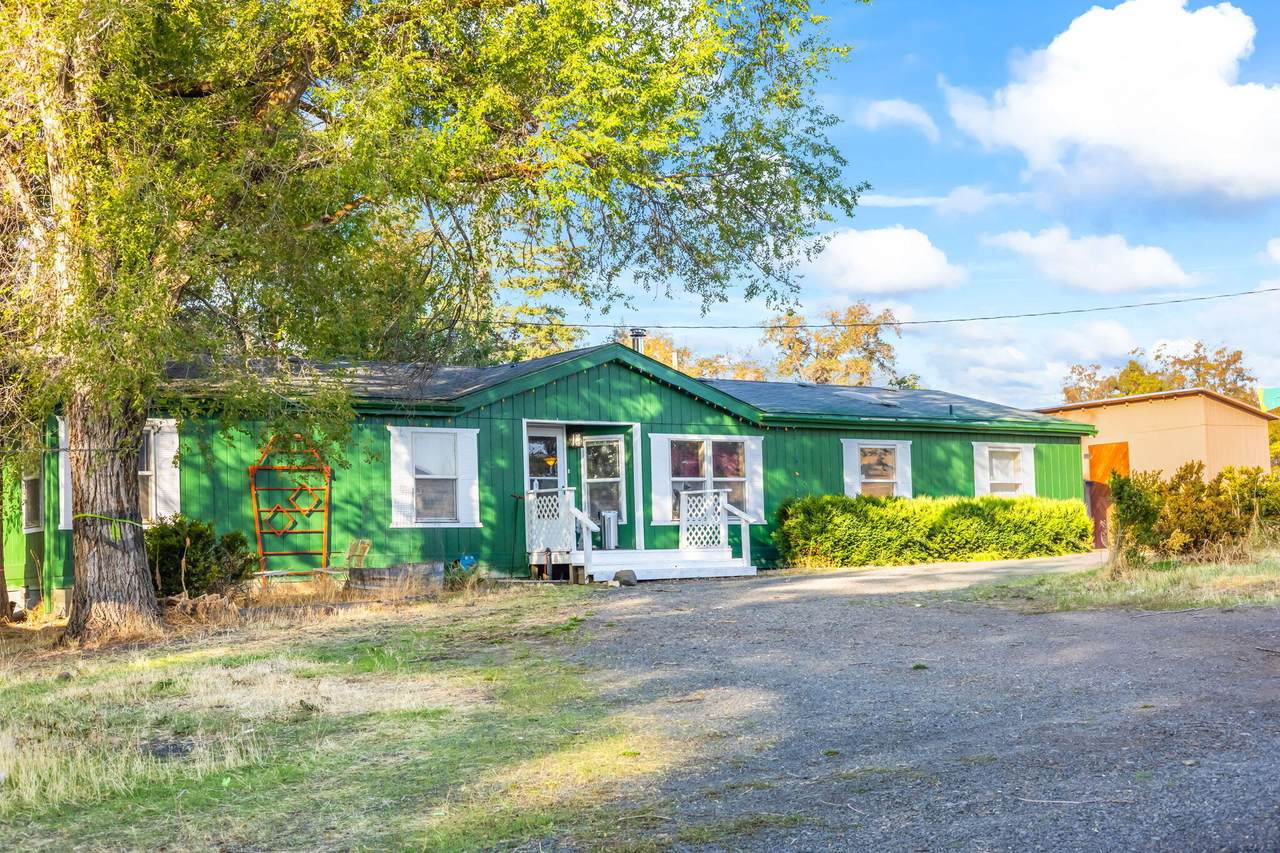 45492 College Street - Photo 1