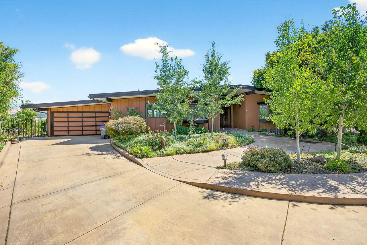 738 Fairway Court - Photo 1