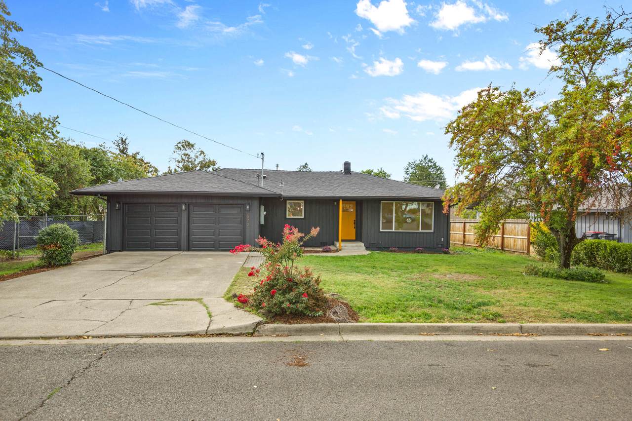 872 Morrison Avenue - Photo 1