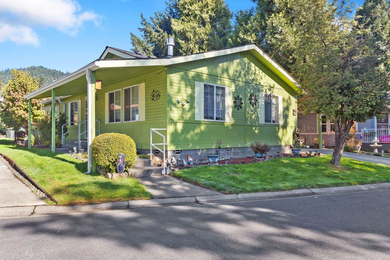 206 Creekside Drive - Photo 1