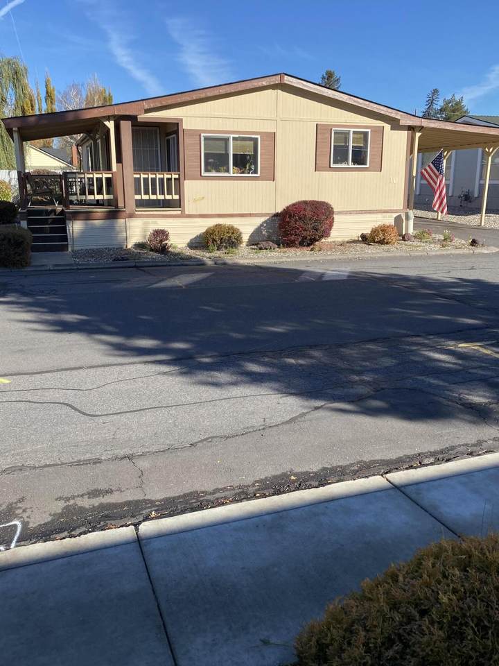 4200 Summers Lane - Photo 1