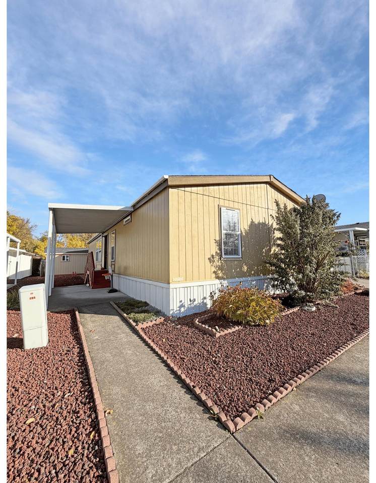 1570 Peach Street - Photo 1