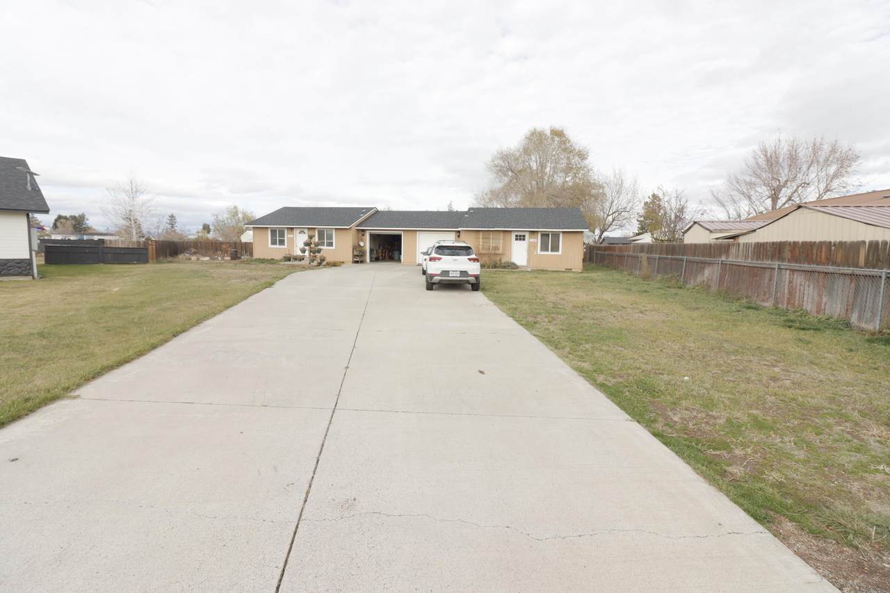 213 Sage Lane - Photo 1