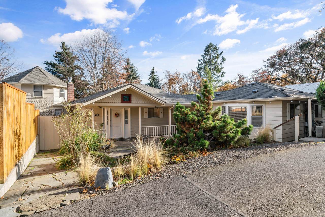 560 Woodberry Lane - Photo 1