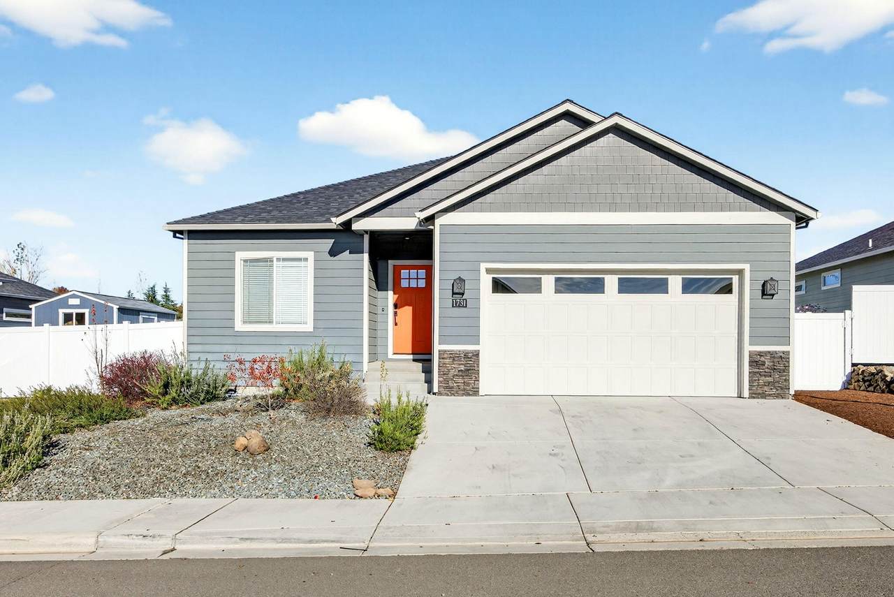 1731 Luxor Lane - Photo 1